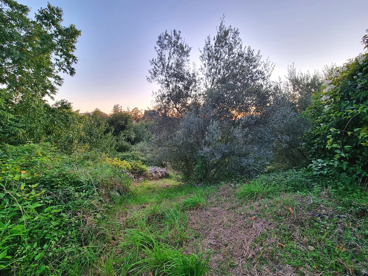 Malinska, prostorno gradbeno zemljišče na mirni lokaciji!