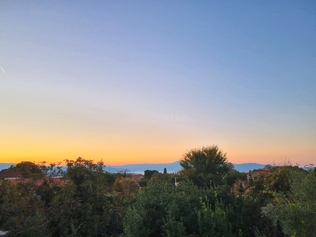Malinska, prostorno gradbeno zemljišče na mirni lokaciji!