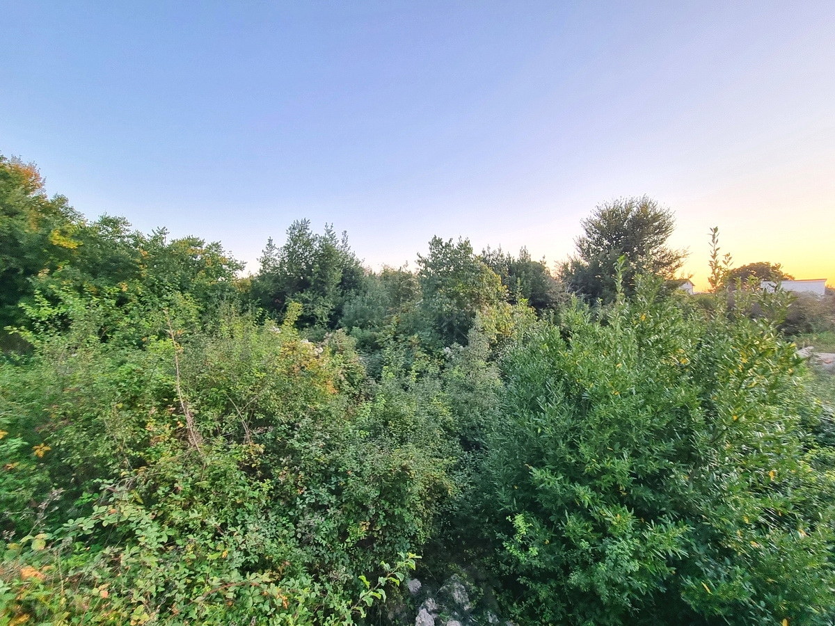 Malinska, prostorno gradbeno zemljišče na mirni lokaciji!