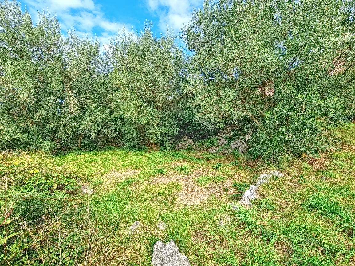 Malinska, prostorno gradbeno zemljišče na mirni lokaciji!