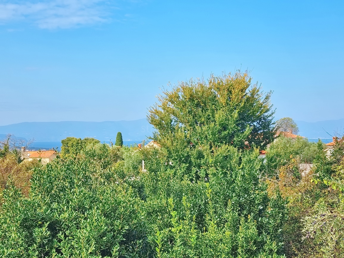 Malinska, prostorno gradbeno zemljišče na mirni lokaciji!