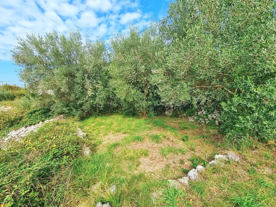 Malinska, prostorno gradbeno zemljišče na mirni lokaciji!