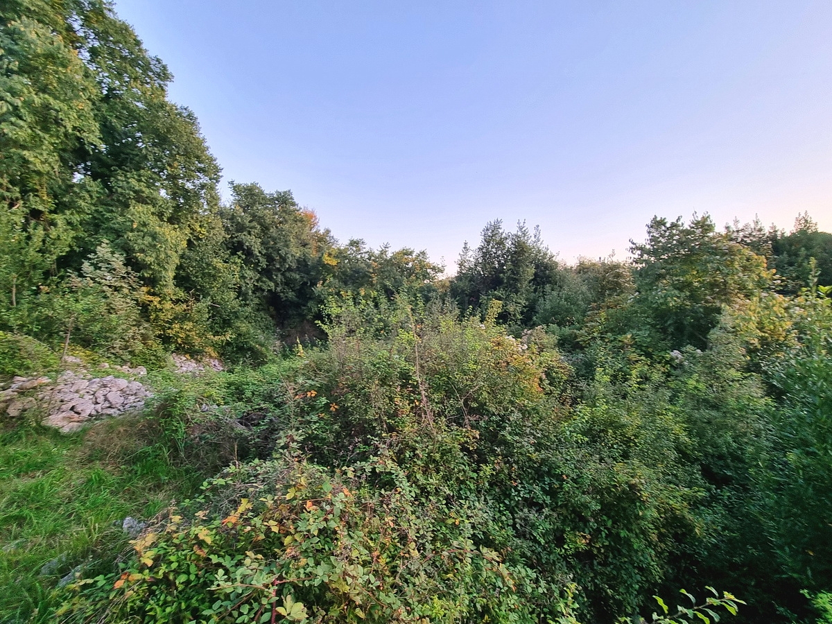 Malinska, prostorno gradbeno zemljišče na mirni lokaciji!