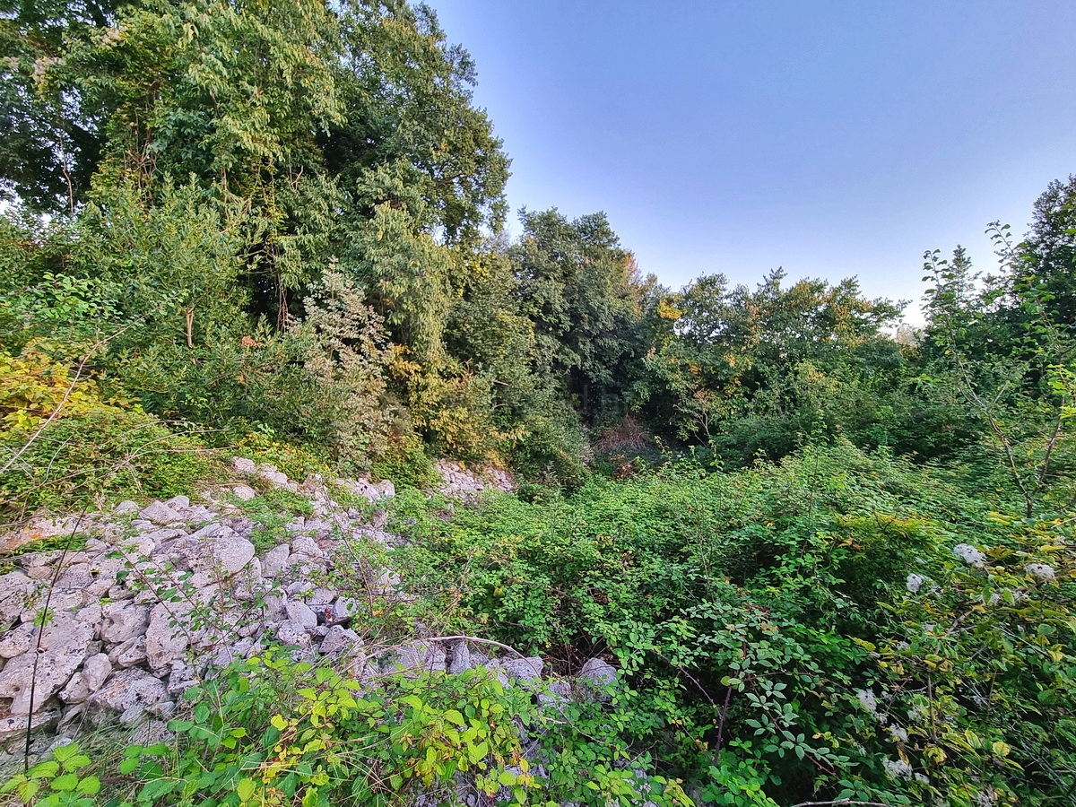 Malinska, prostorno gradbeno zemljišče na mirni lokaciji!