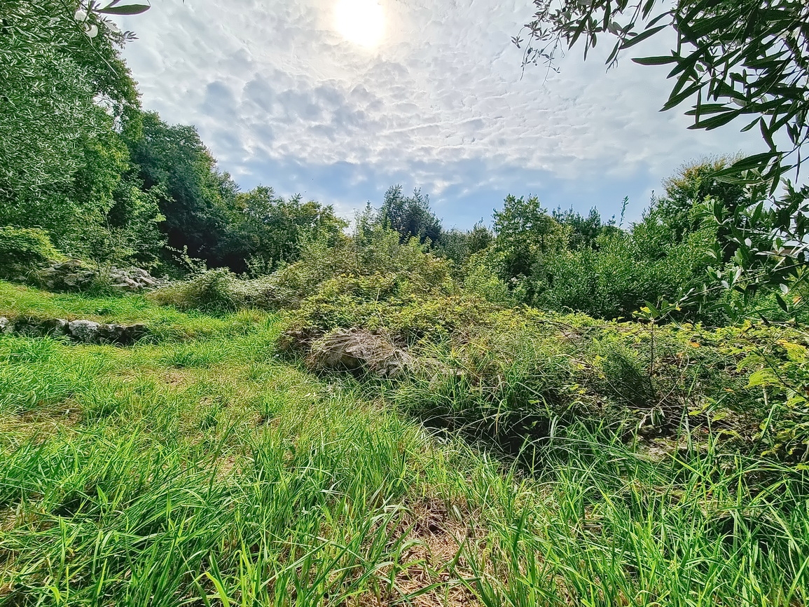 Malinska, prostorno gradbeno zemljišče na mirni lokaciji!
