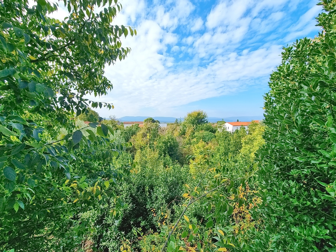 Malinska, prostorno gradbeno zemljišče na mirni lokaciji!