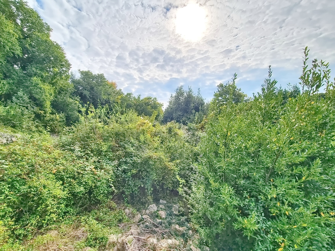 Malinska, prostorno gradbeno zemljišče na mirni lokaciji!