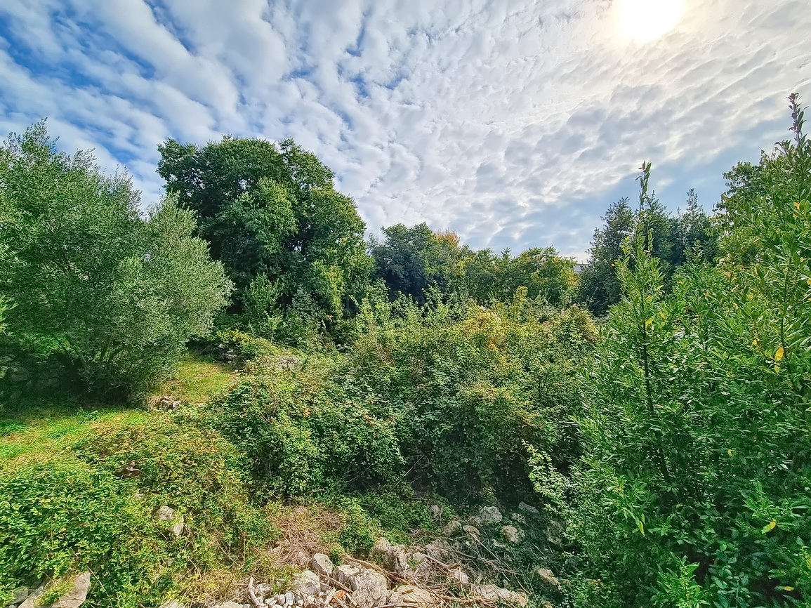 Malinska, prostorno gradbeno zemljišče na mirni lokaciji!