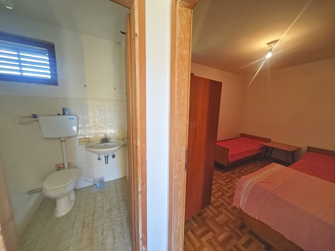 Šilo, hiša za prenovo na mirni lokaciji!