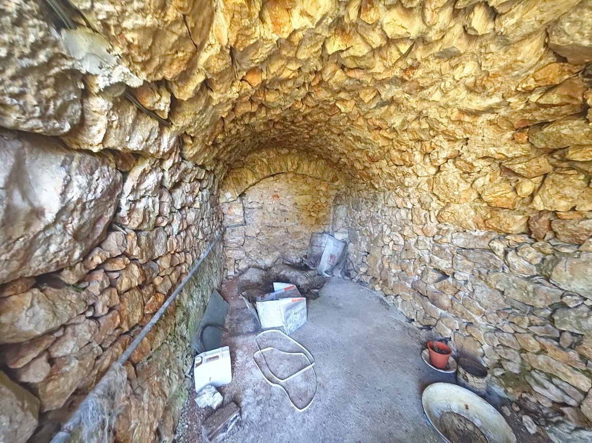 Šilo, hiša za prenovo na mirni lokaciji!