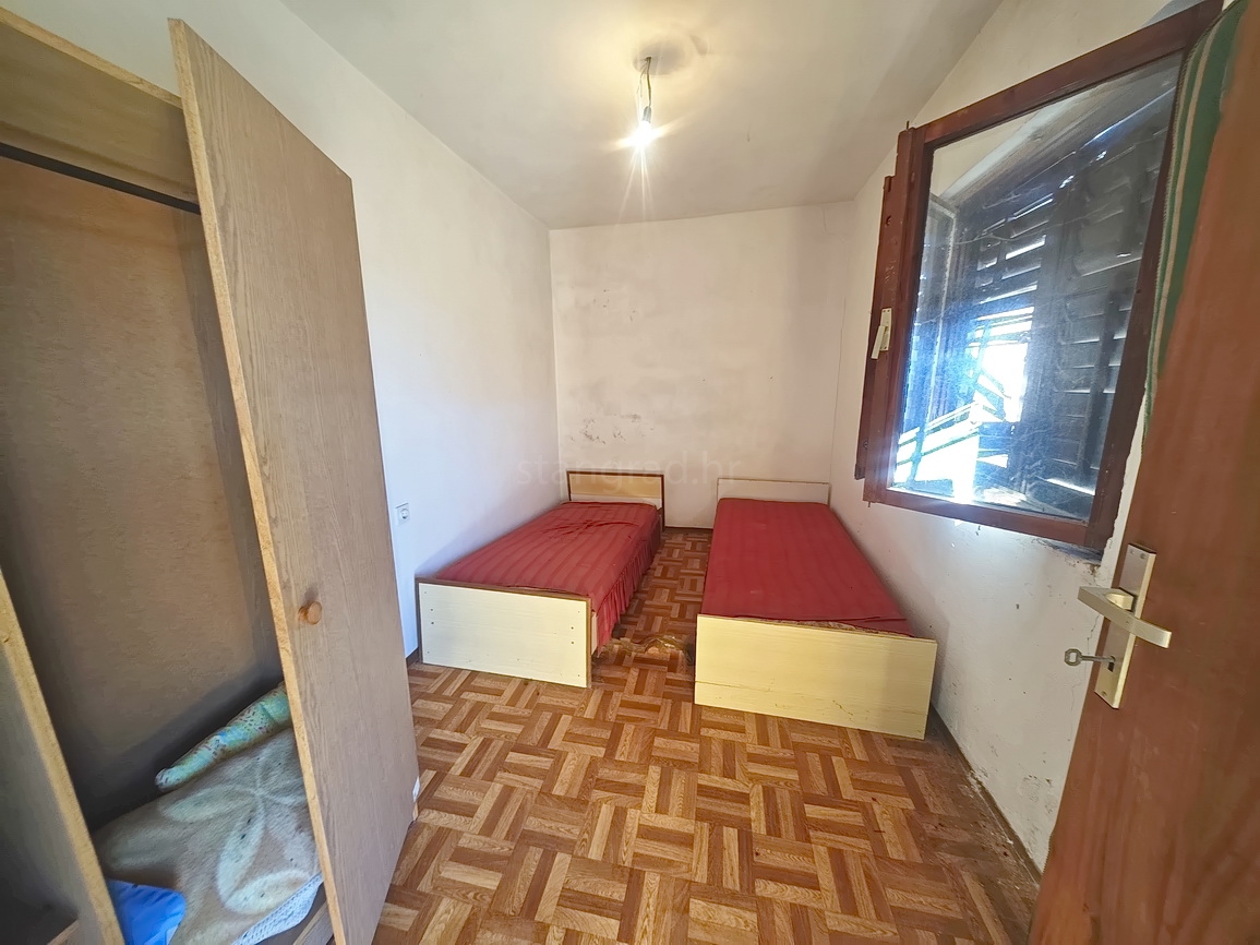 Šilo, hiša za prenovo na mirni lokaciji!