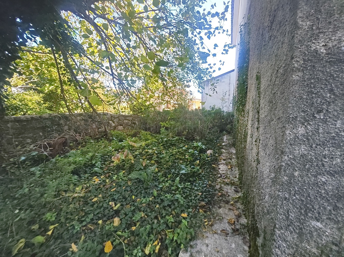 Šilo, hiša za prenovo na mirni lokaciji!