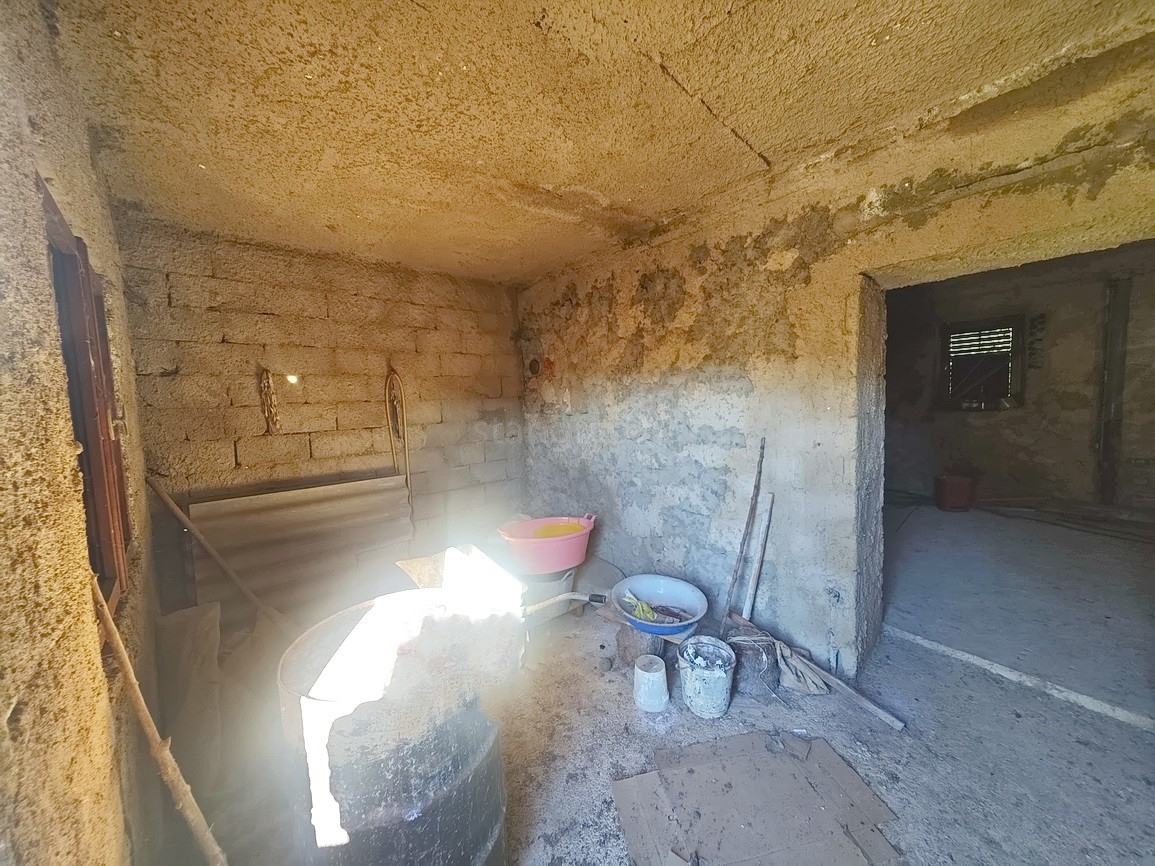 Šilo, hiša za prenovo na mirni lokaciji!