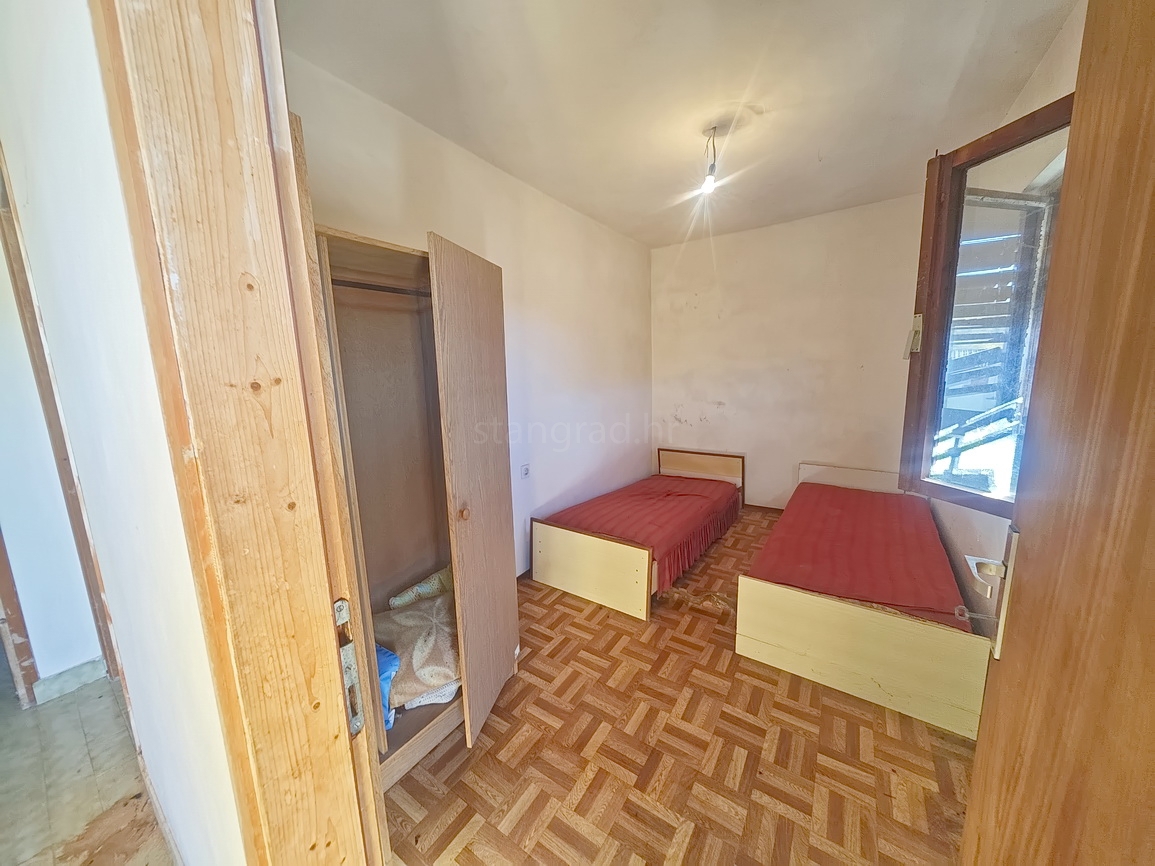 Šilo, hiša za prenovo na mirni lokaciji!