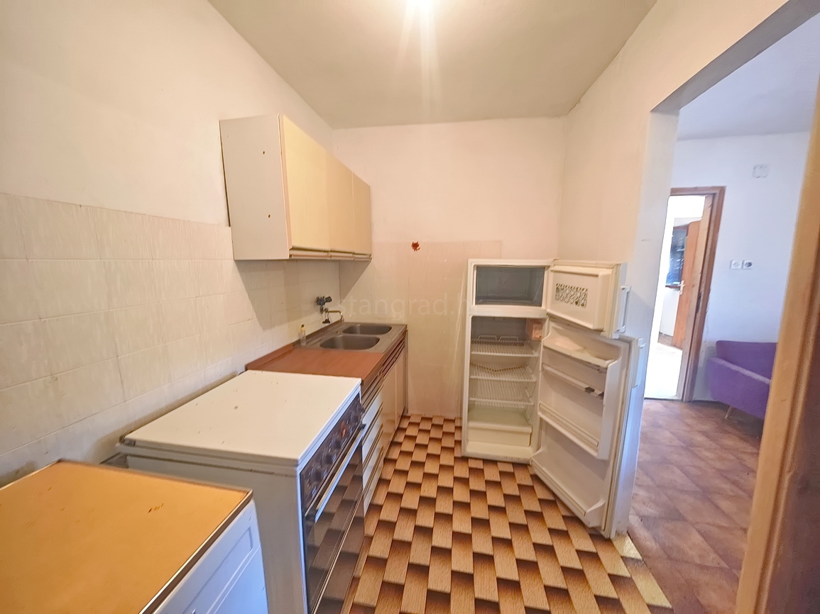 Šilo, hiša za prenovo na mirni lokaciji!