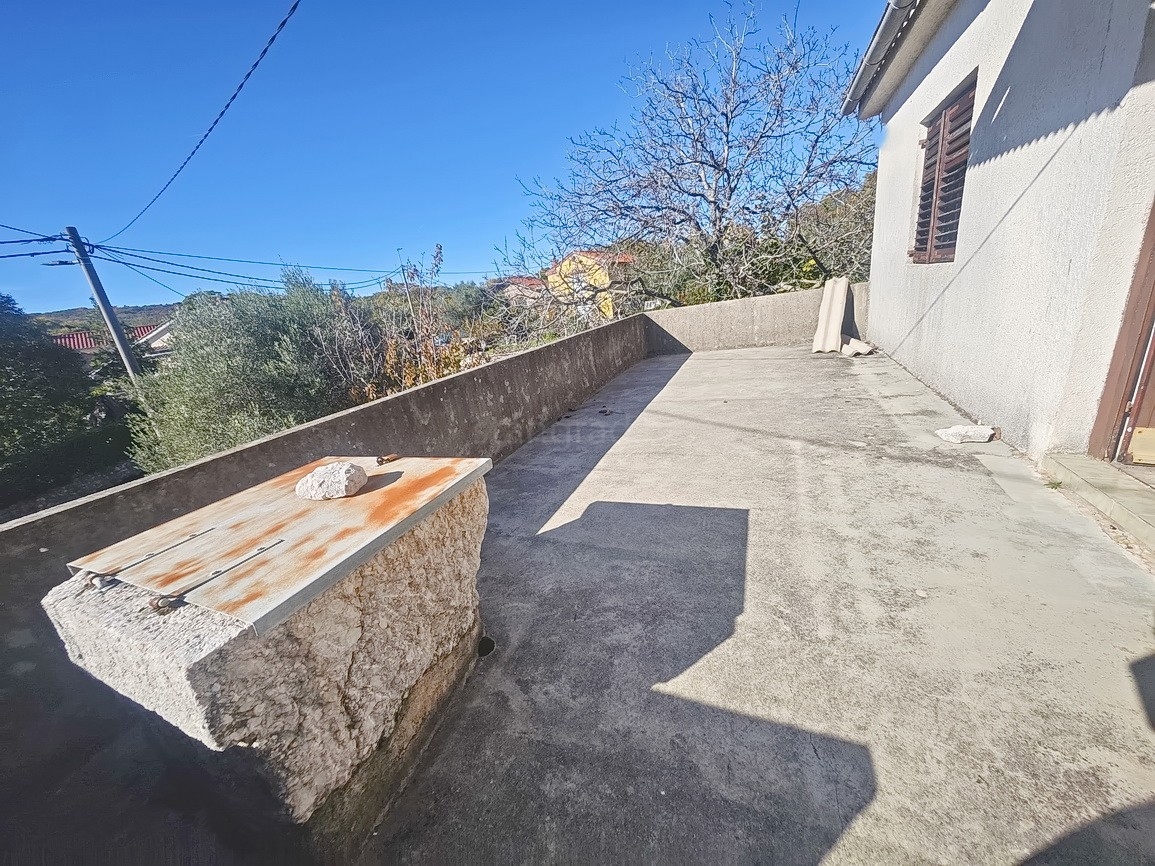 Šilo, hiša za prenovo na mirni lokaciji!