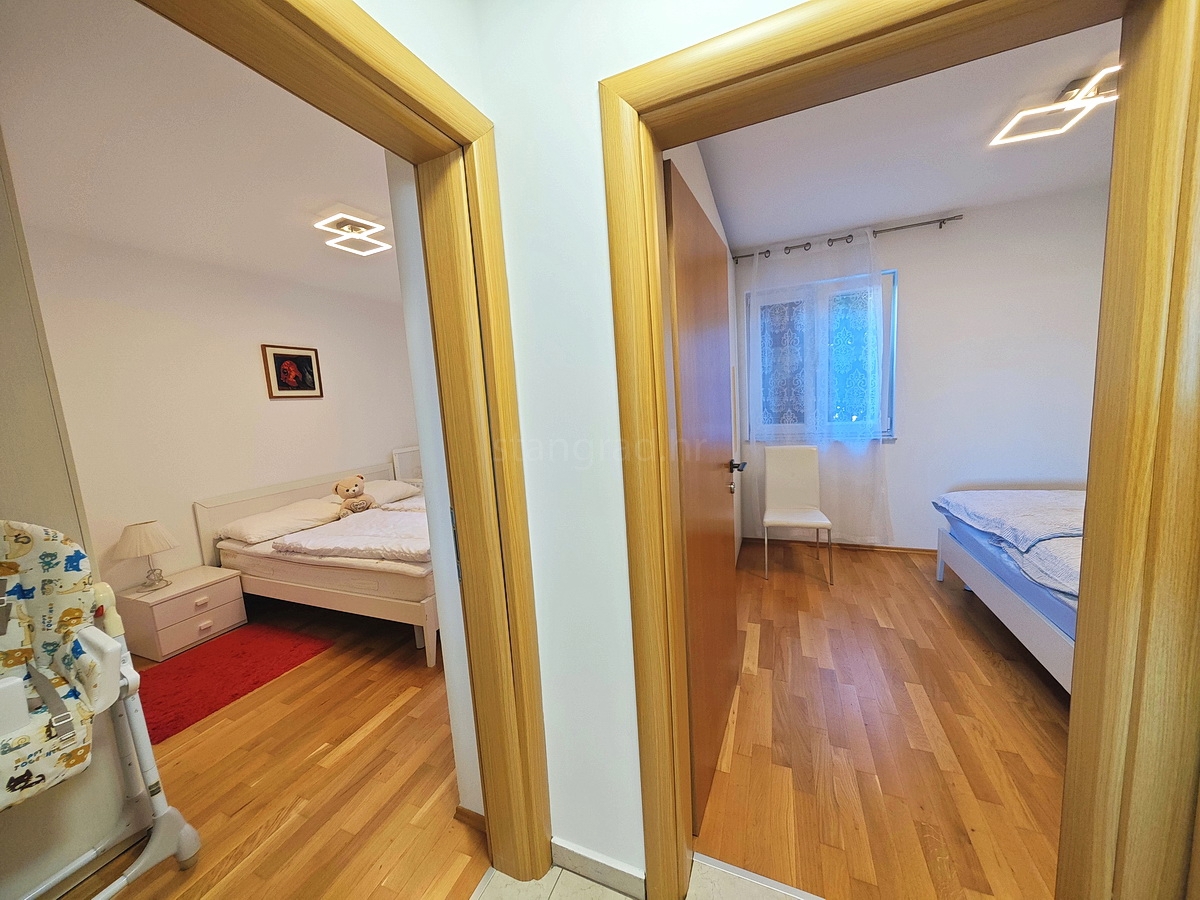 Območje Krka, stanovanje v pritličju s pogledom na morje!