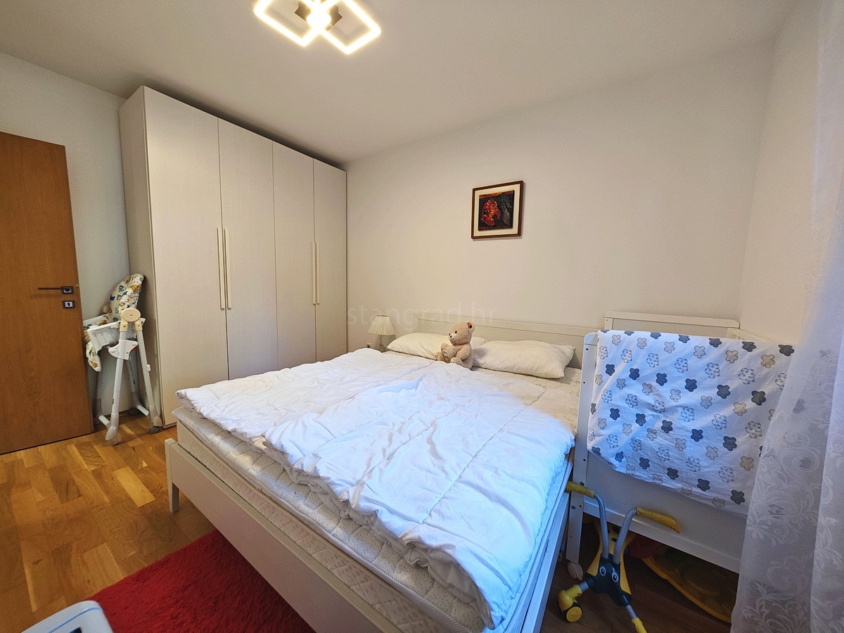 Območje Krka, stanovanje v pritličju s pogledom na morje!