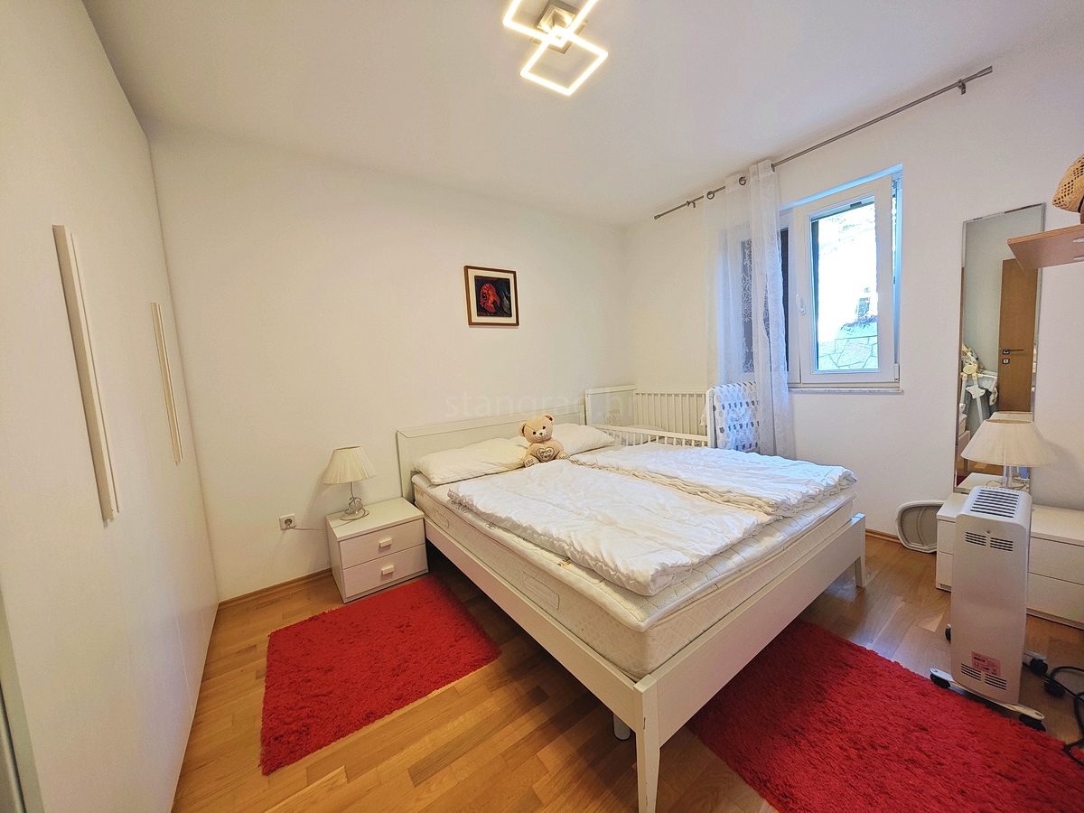 Območje Krka, stanovanje v pritličju s pogledom na morje!