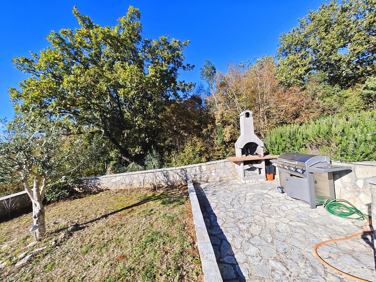 Območje Krka, stanovanje v pritličju s pogledom na morje!