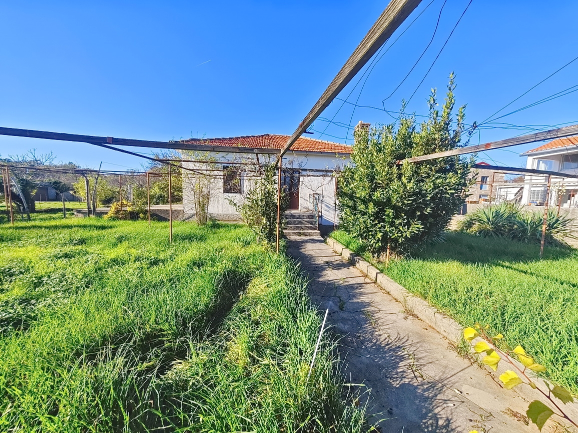 Zaliv Soline, samostojna kamnita hiša za prenovo!