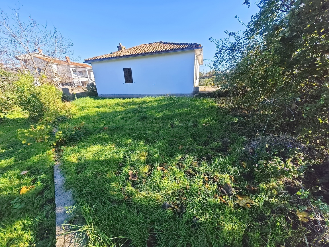 Zaliv Soline, samostojna kamnita hiša za prenovo!