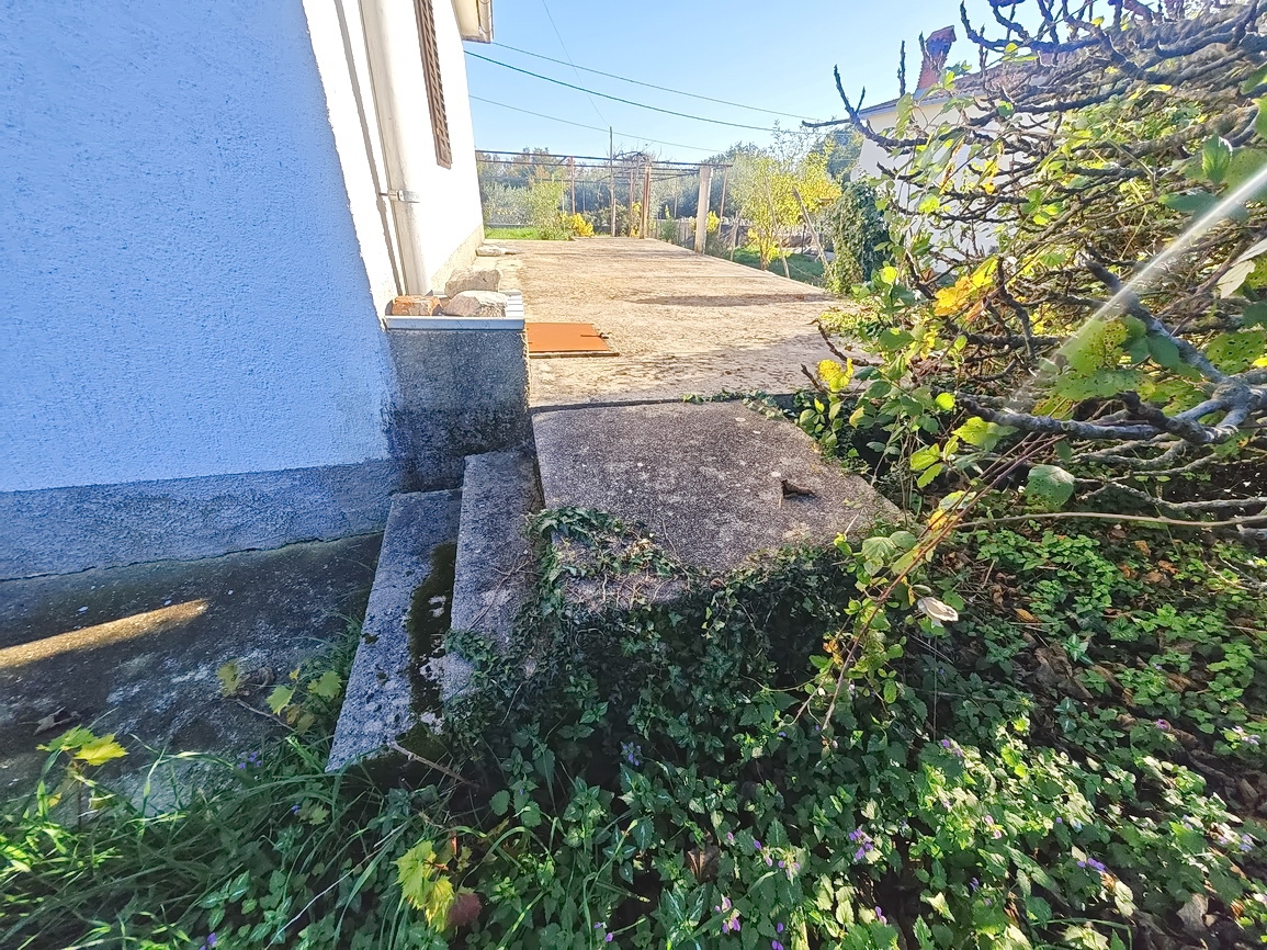 Zaliv Soline, samostojna kamnita hiša za prenovo!