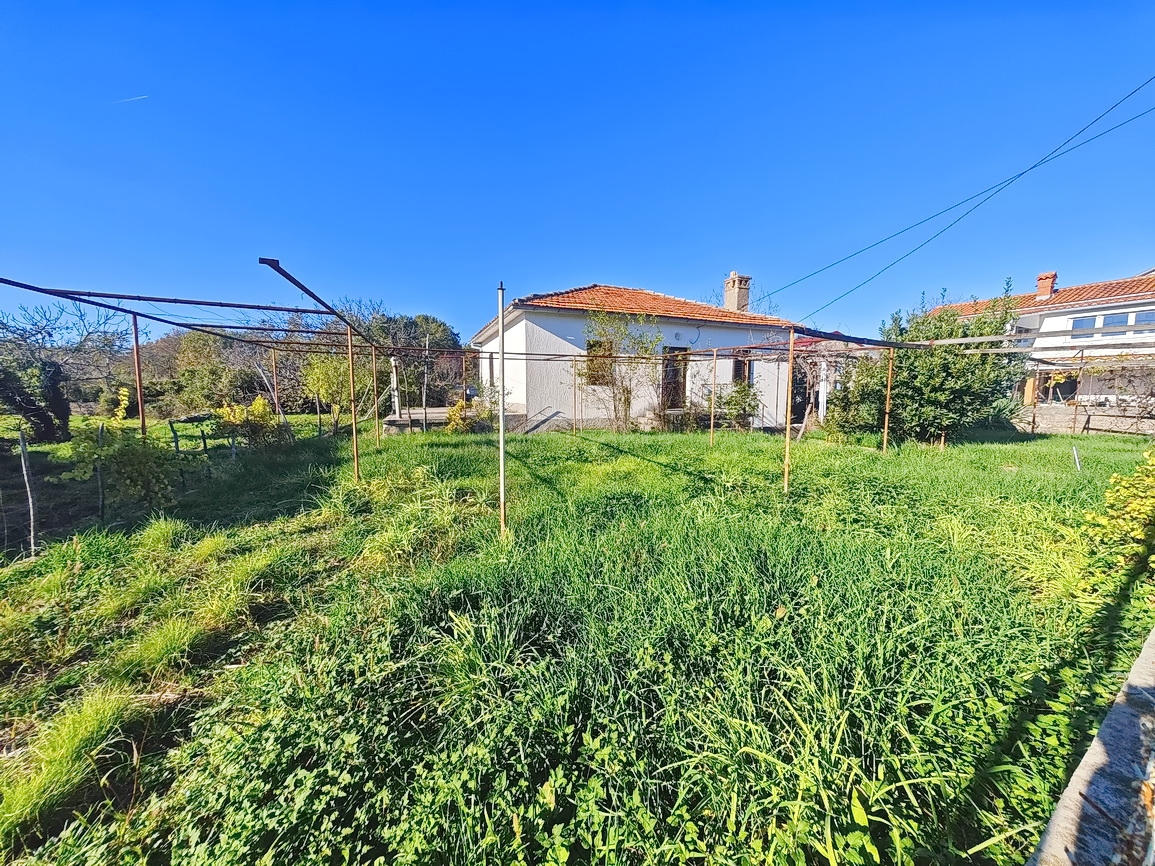 Zaliv Soline, samostojna kamnita hiša za prenovo!