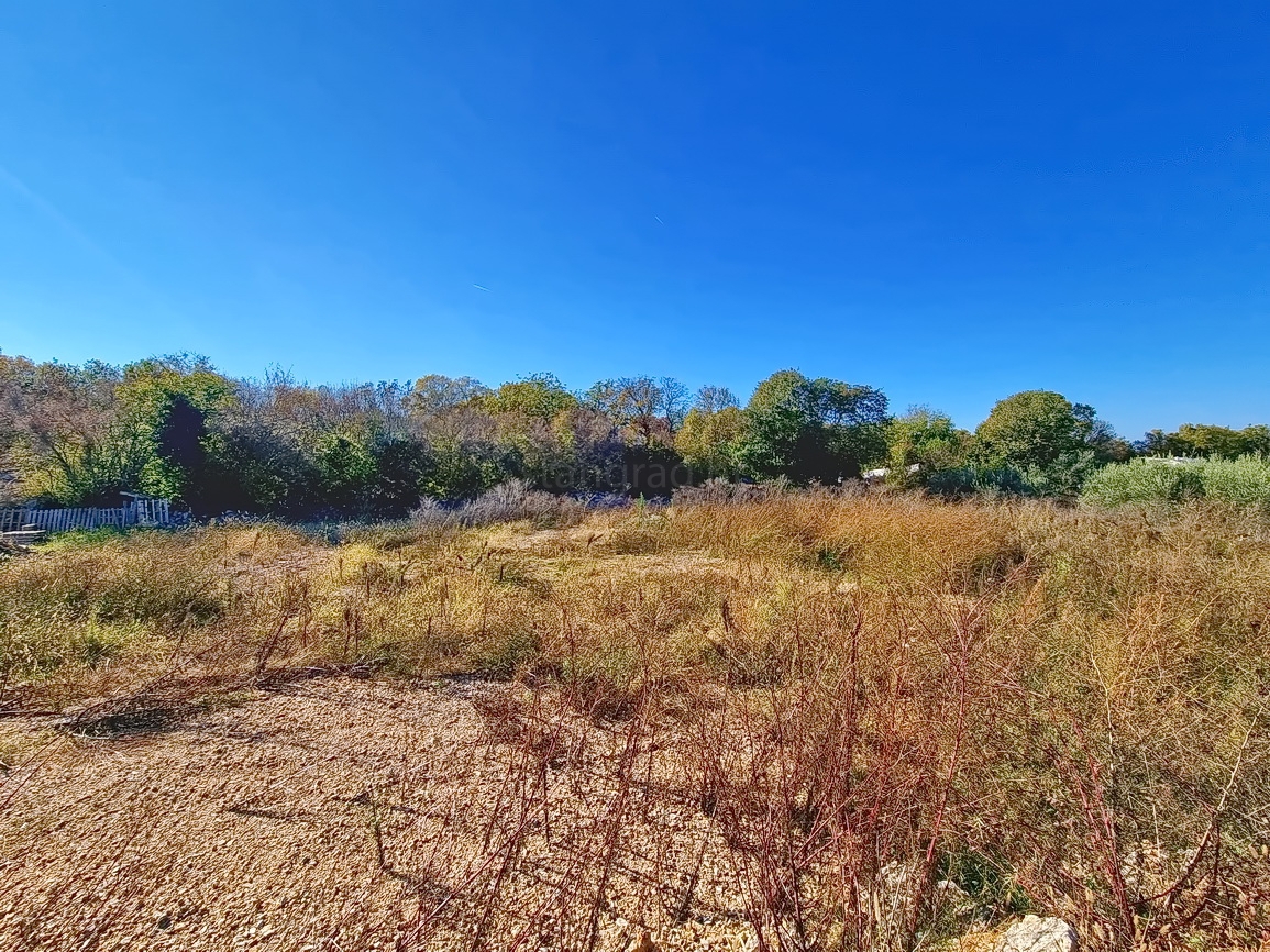 Malinska, pravilno zazidljivo zemljišče na mirni lokaciji!