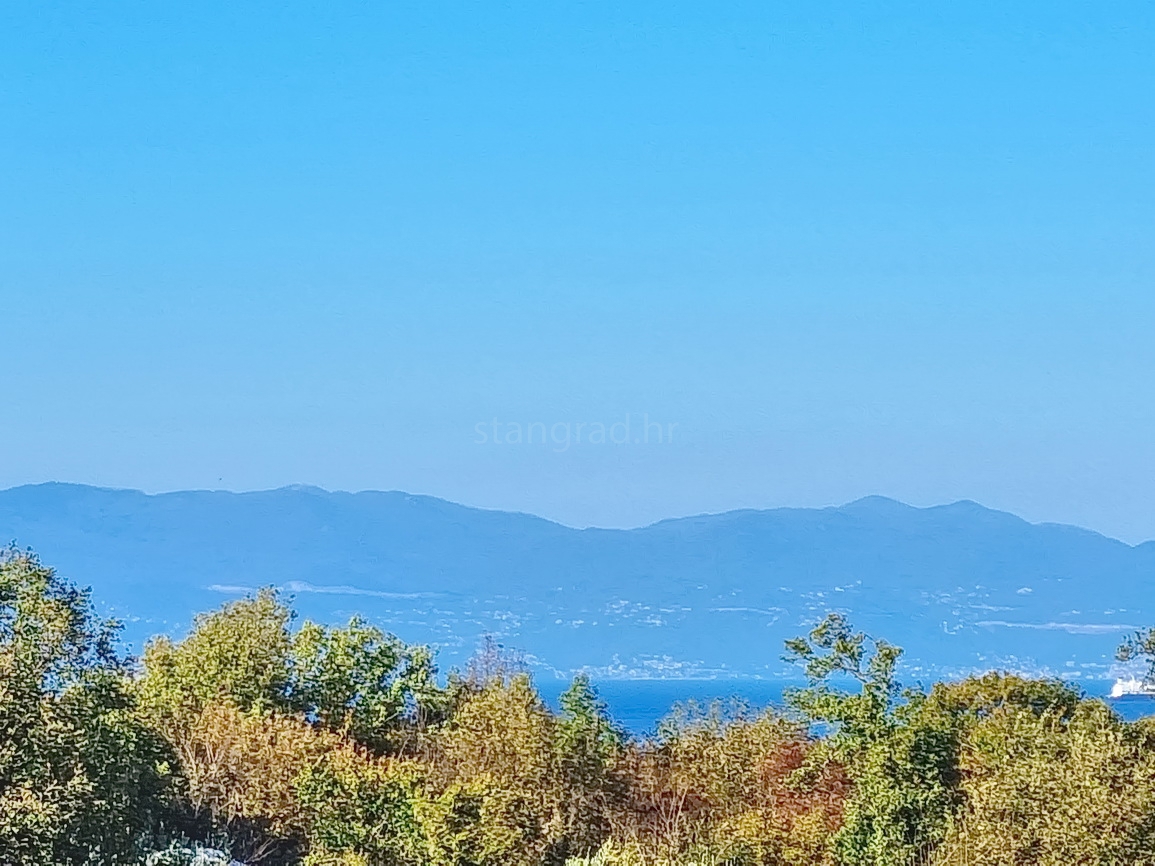 Malinska, pravilno zazidljivo zemljišče na mirni lokaciji!