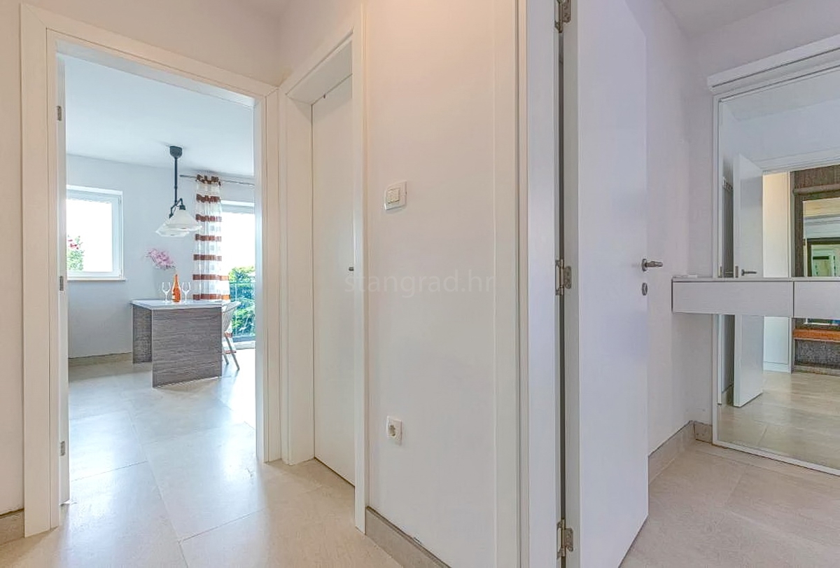 Crikvenica, vila z osmimi stanovanjskimi enotami na odlični lokaciji!