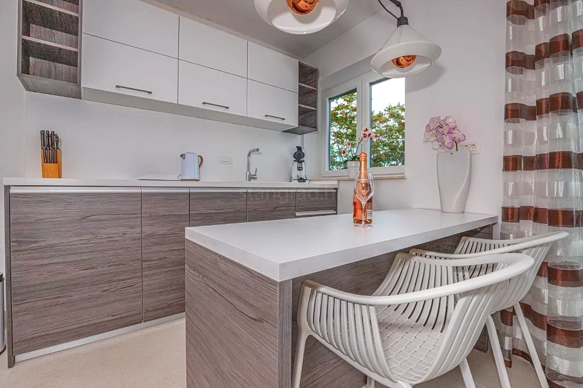 Crikvenica, vila z osmimi stanovanjskimi enotami na odlični lokaciji!