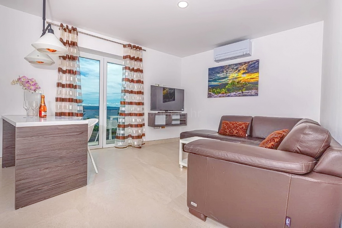 Crikvenica, vila z osmimi stanovanjskimi enotami na odlični lokaciji!