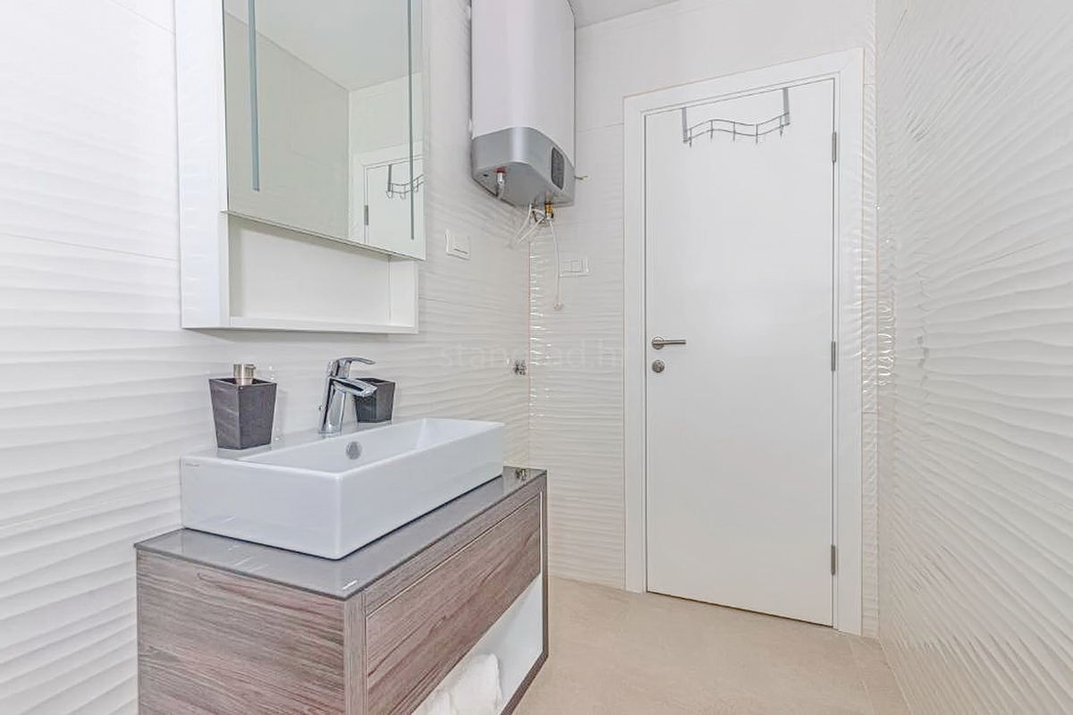 Crikvenica, vila z osmimi stanovanjskimi enotami na odlični lokaciji!