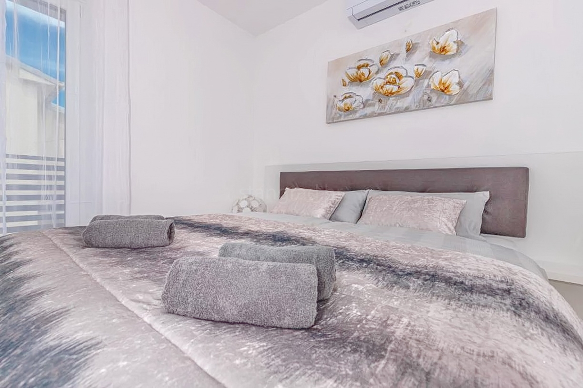 Crikvenica, vila z osmimi stanovanjskimi enotami na odlični lokaciji!