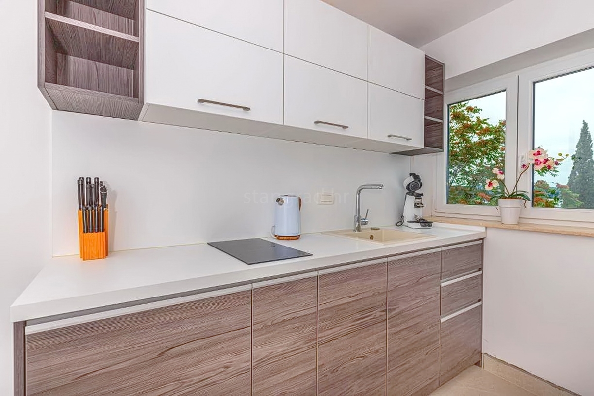 Crikvenica, vila z osmimi stanovanjskimi enotami na odlični lokaciji!