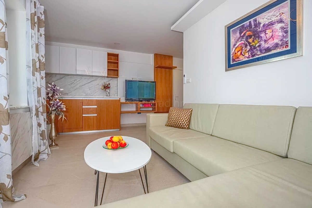 Crikvenica, vila z osmimi stanovanjskimi enotami na odlični lokaciji!