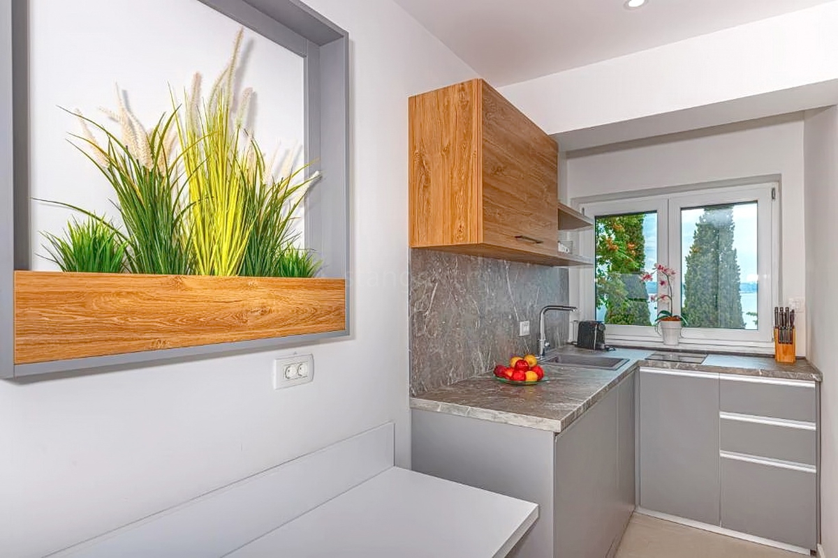 Crikvenica, vila z osmimi stanovanjskimi enotami na odlični lokaciji!