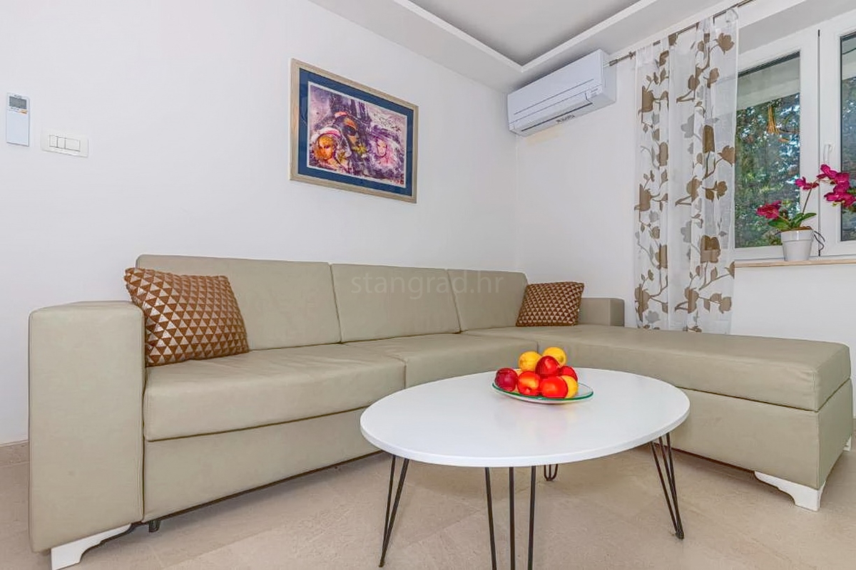 Crikvenica, vila z osmimi stanovanjskimi enotami na odlični lokaciji!