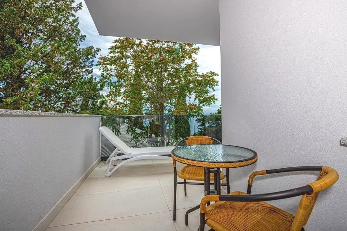 Crikvenica, vila z osmimi stanovanjskimi enotami na odlični lokaciji!