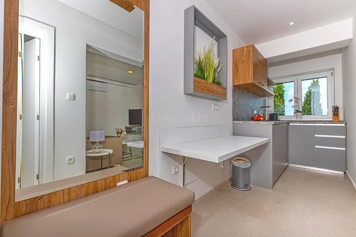 Crikvenica, vila z osmimi stanovanjskimi enotami na odlični lokaciji!