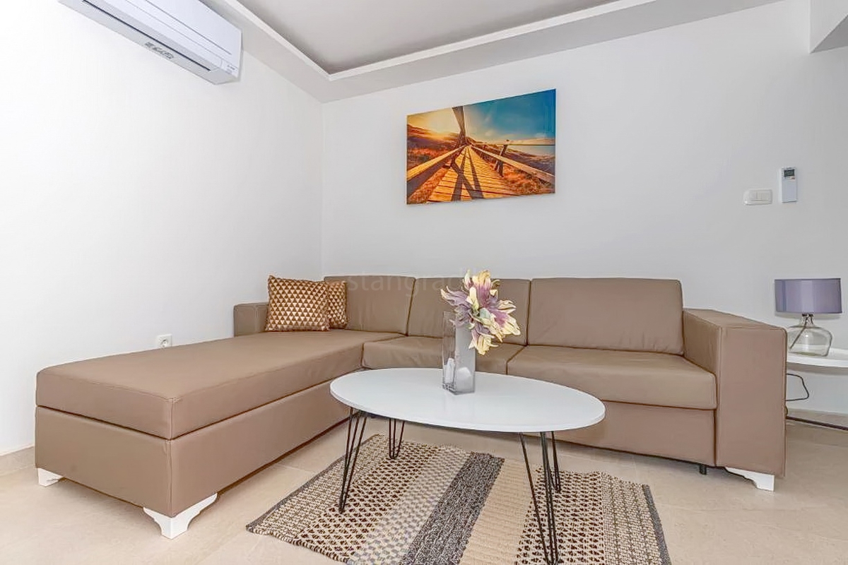 Crikvenica, vila z osmimi stanovanjskimi enotami na odlični lokaciji!