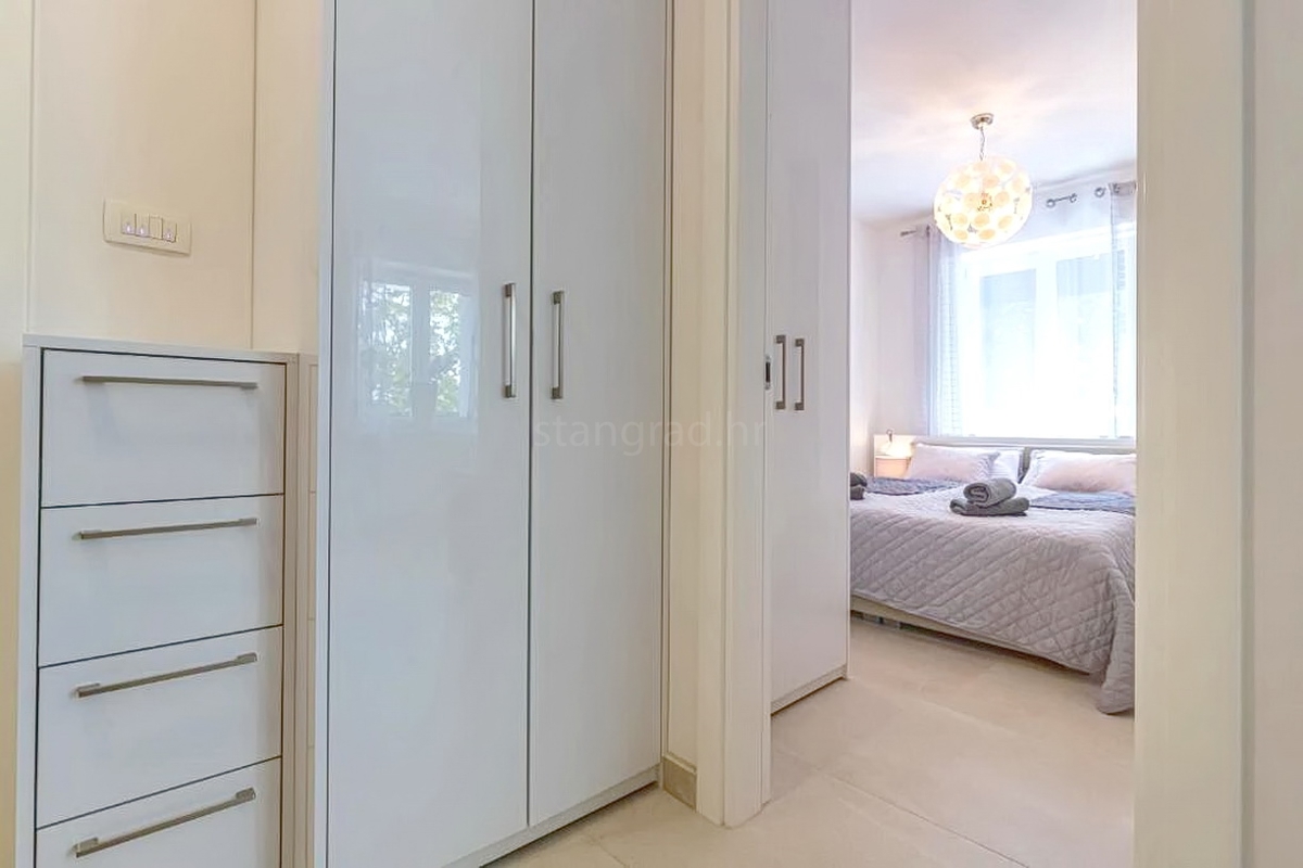 Crikvenica, vila z osmimi stanovanjskimi enotami na odlični lokaciji!