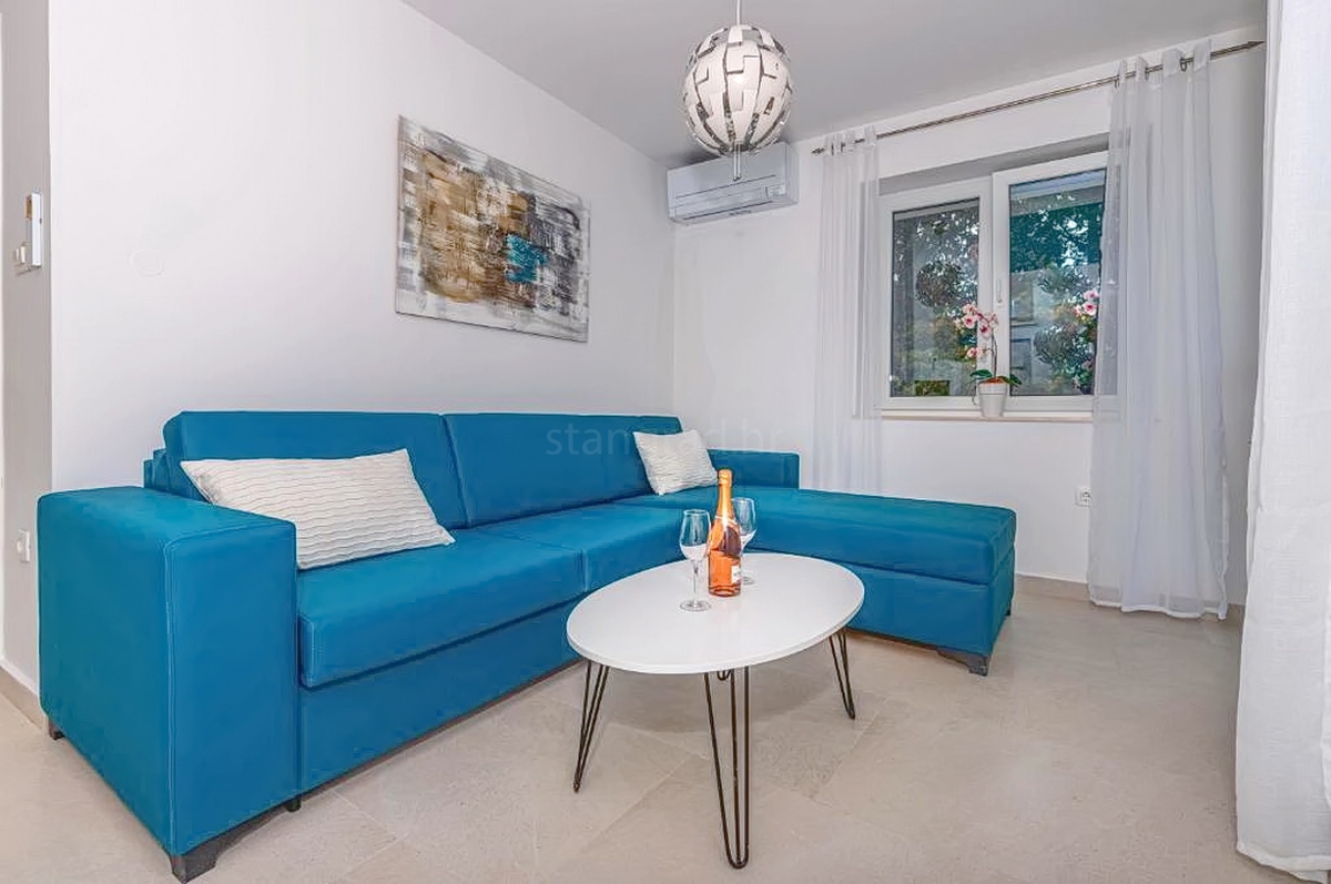 Crikvenica, vila z osmimi stanovanjskimi enotami na odlični lokaciji!