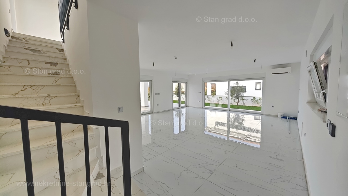 Malinska, moderna samostojna hiša z bazenom!