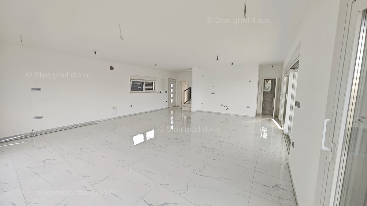 Malinska, moderna samostojna hiša z bazenom!