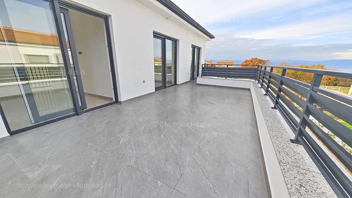 Malinska, moderna samostojna hiša z bazenom!