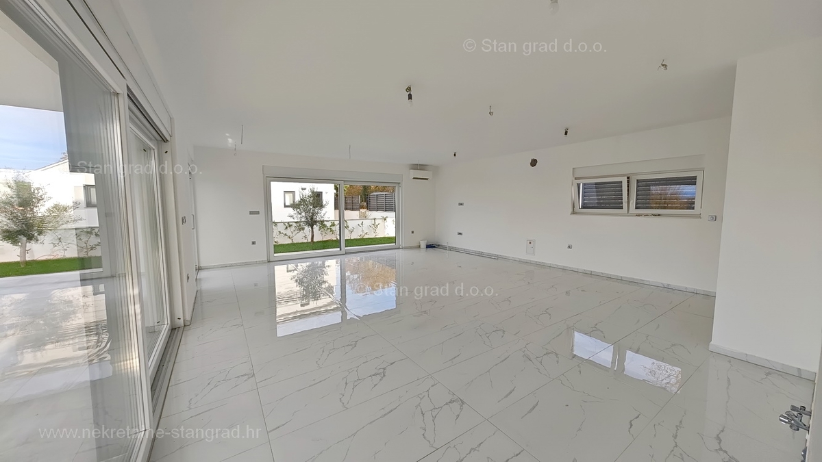 Malinska, moderna samostojna hiša z bazenom!