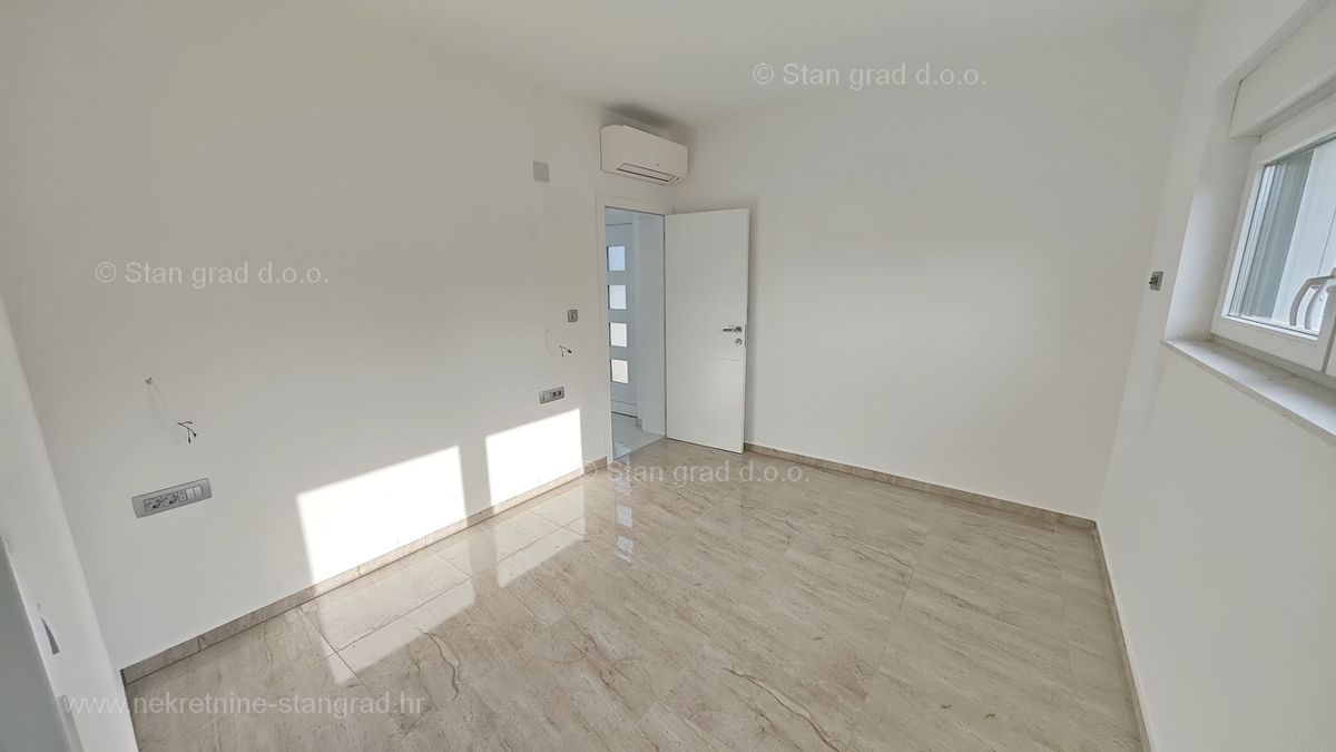 Malinska, moderna samostojna hiša z bazenom!