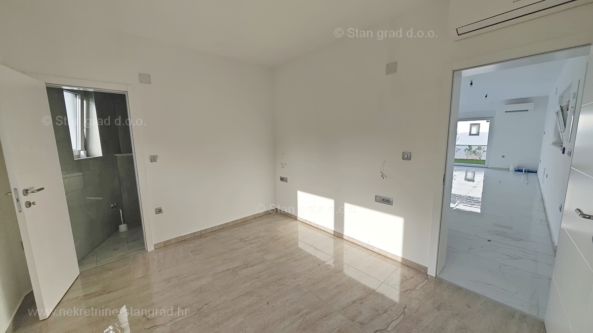 Malinska, moderna samostojna hiša z bazenom!